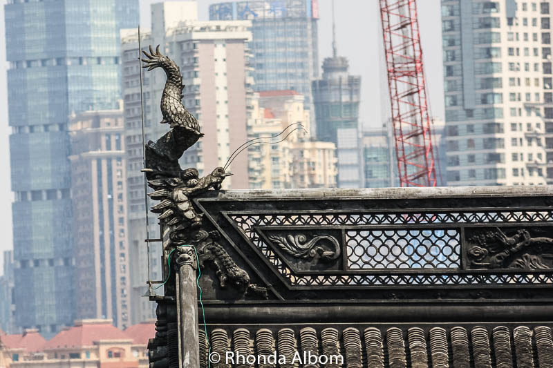 Detailed roof line in Yu Yuan Garden and Bazaar in Shanghai, China