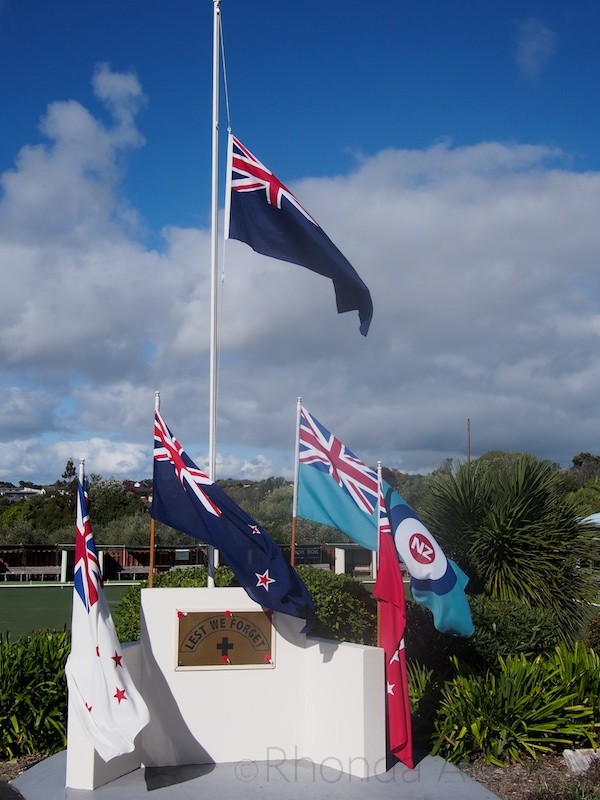 War Memorial: 100th ANZAC Day in Auckland