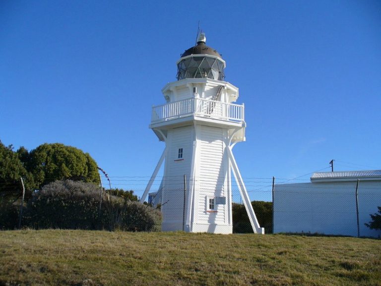 pikuniku lighthouse