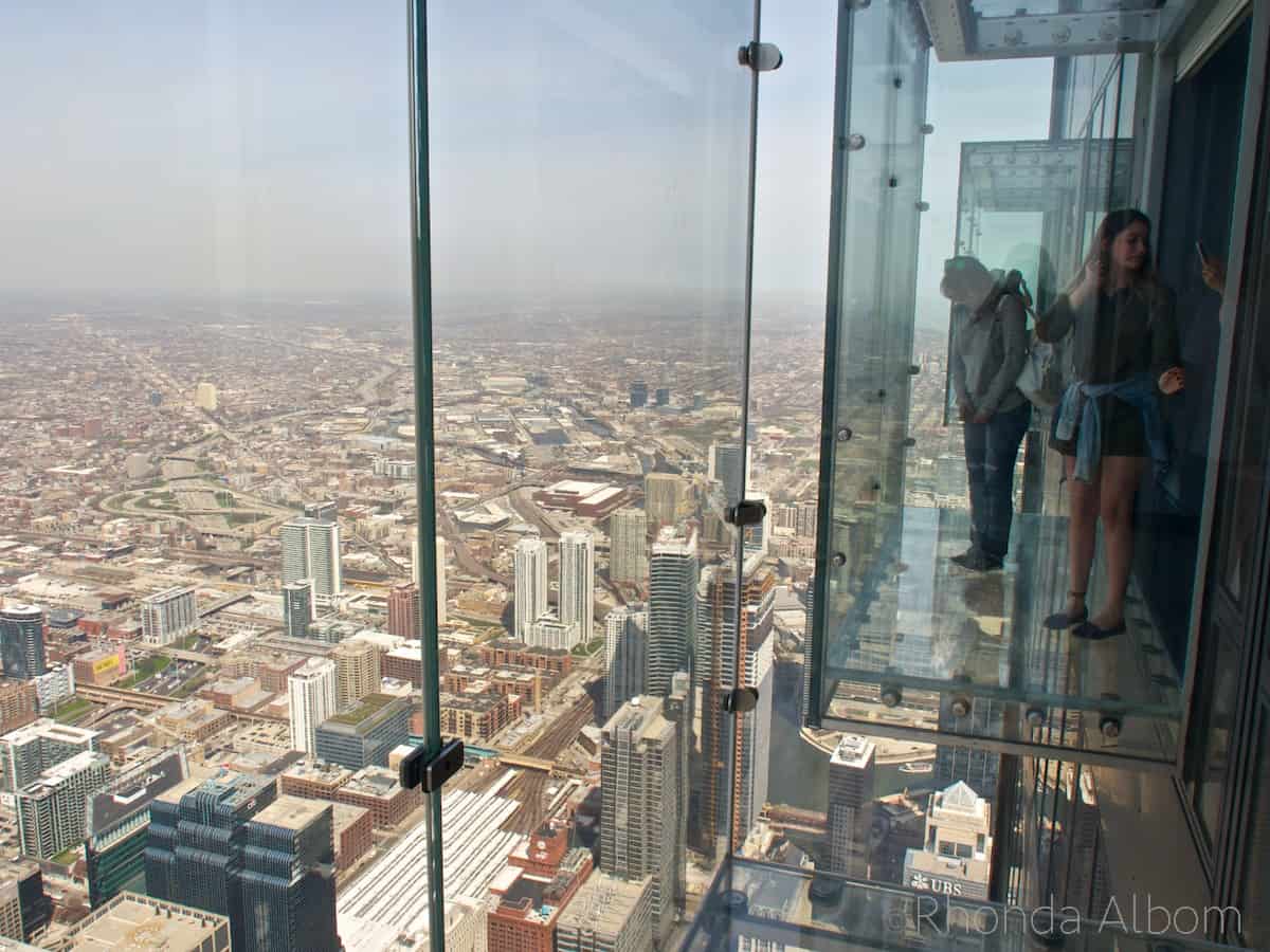 Skydeck Chicago: Daring the Glass Floor 103 Stories High