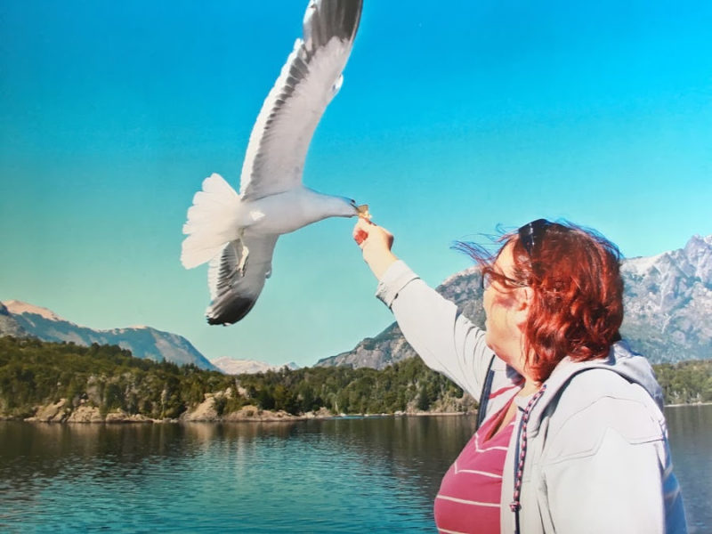 Rhonda Albom feeding seagull on a Cruce Andino excursion