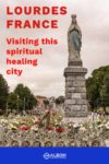 Vista di una statua della Vergine Maria a Lourdes Francia