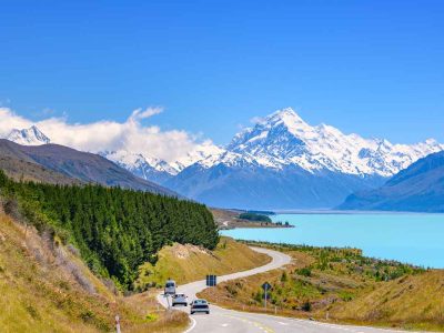 Travelling Lake Pukaki and Mount Cook on a New Zealand motorhome holiday